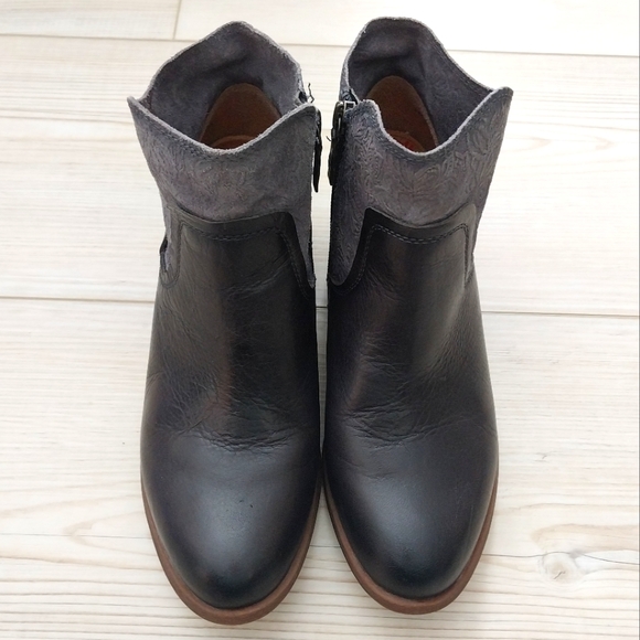 Comfortiva Corry Boots - Picture 2 of 8